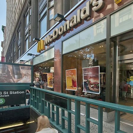 Mid Town East Street Apartments Next To Times Square Nova York Exterior foto
